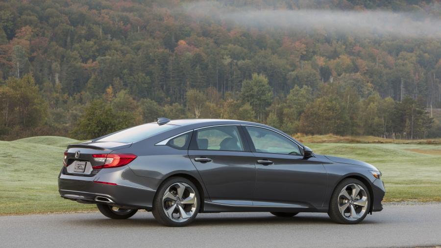  Honda Accord Touring Hybrid 2017 года  (NA) (фото 65 из 170)